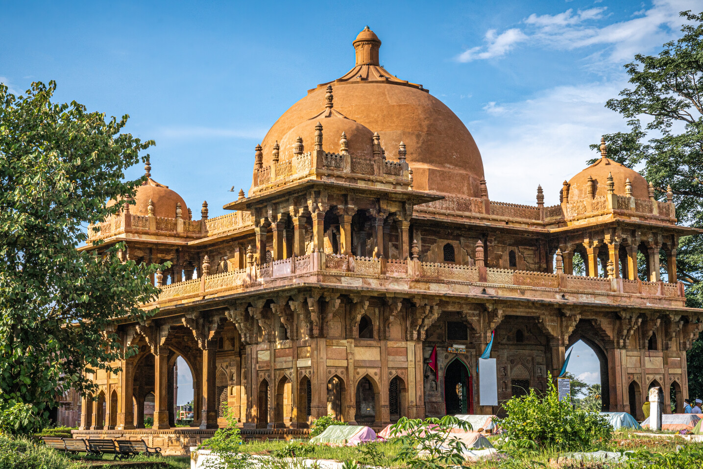 Tomb of Makhdum Shah Daulat